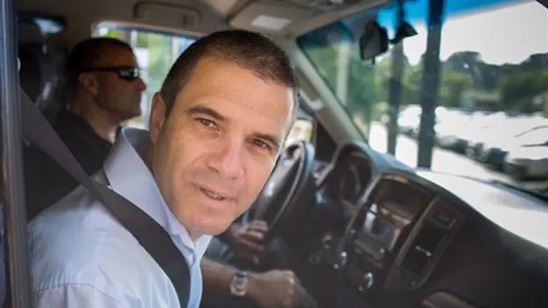מינויו לא אמור להיות קשור לשאלות של שמאל וימין. גל הירש בדרכו לוועדת טירקל