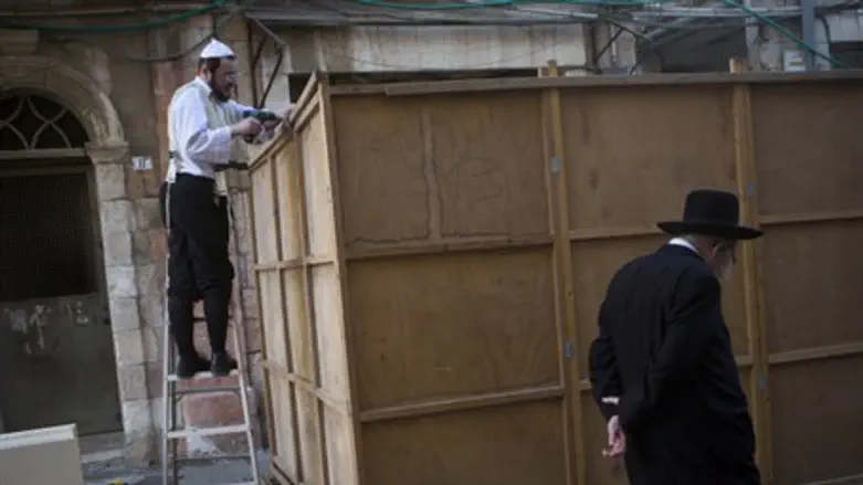 Sukkah building (illustration)