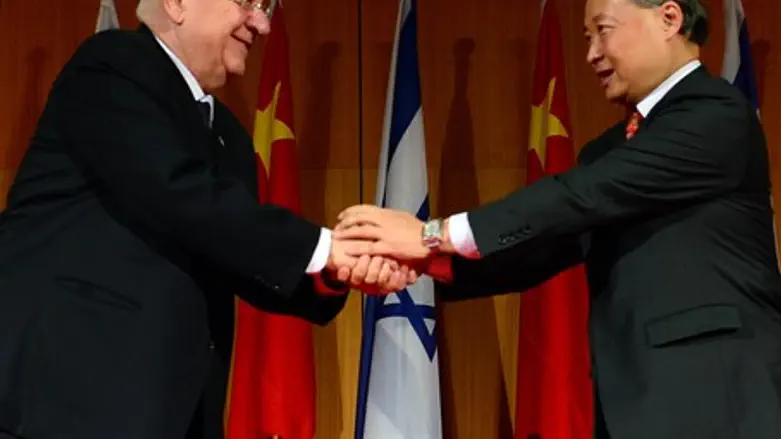 Реувен Ривлин и Жан Юнсинь