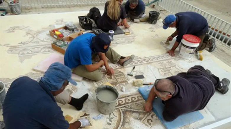 Restoring mosaic