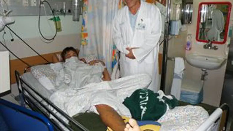 הילד אלמוג ופרופ' ביבי