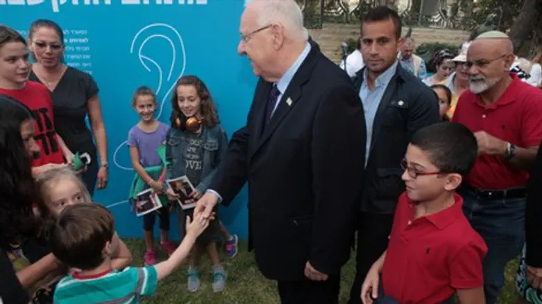 ריבלין פוגש ילדים במשכנו, הבוקר