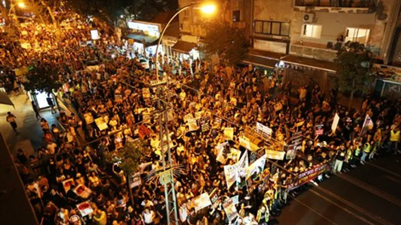 תל אביב, הערב