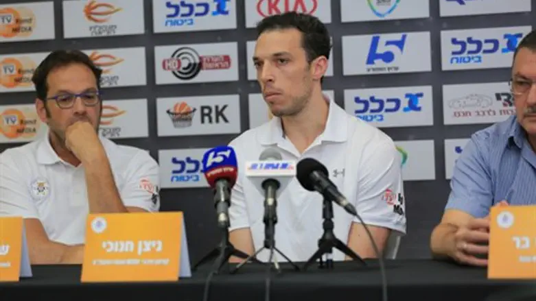 ניצן חנוכי ושרון דרוקר, במסיבת העיתונאים היום