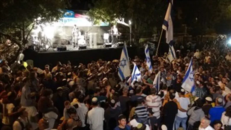Protests at Paris Square