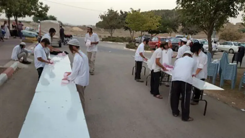 נערכים לשמחת תורה