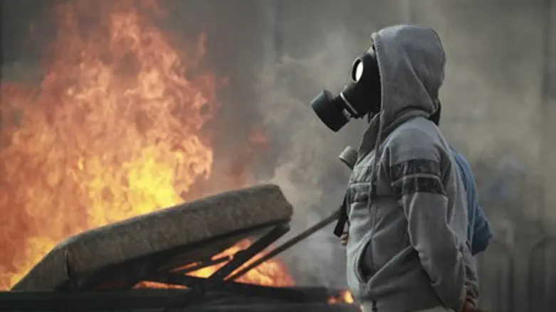 Arab rioter in Shuafat, Jerusalem (file)