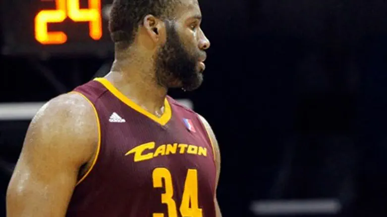 ארינזה אונואקו, עוד כוח מתחת לסל של מכבי ת"א