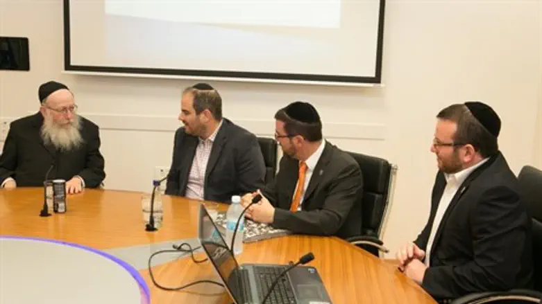 ראשי הארגון עם השר ליצמן