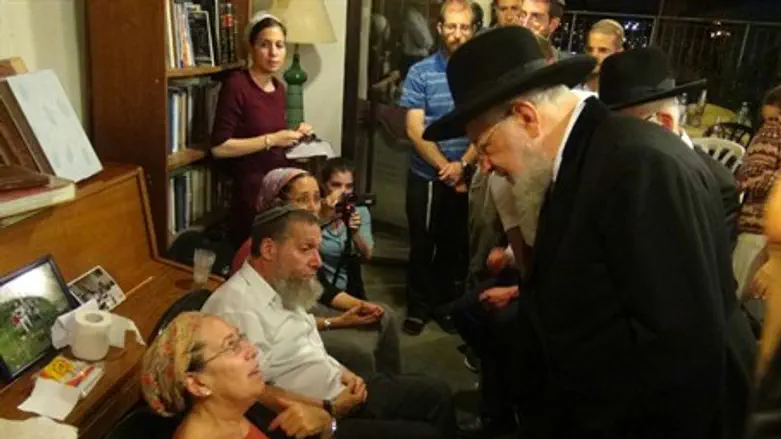 Rabbi Lau in the Henkin home