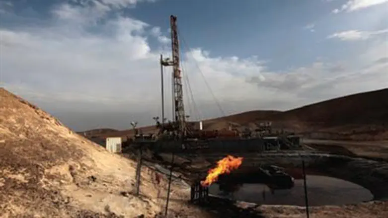 Oil well (file)