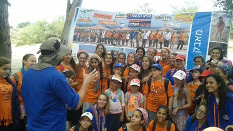 חניכי תנועת עזרא במסע