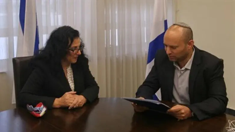 Беннет подает прошение об отставке