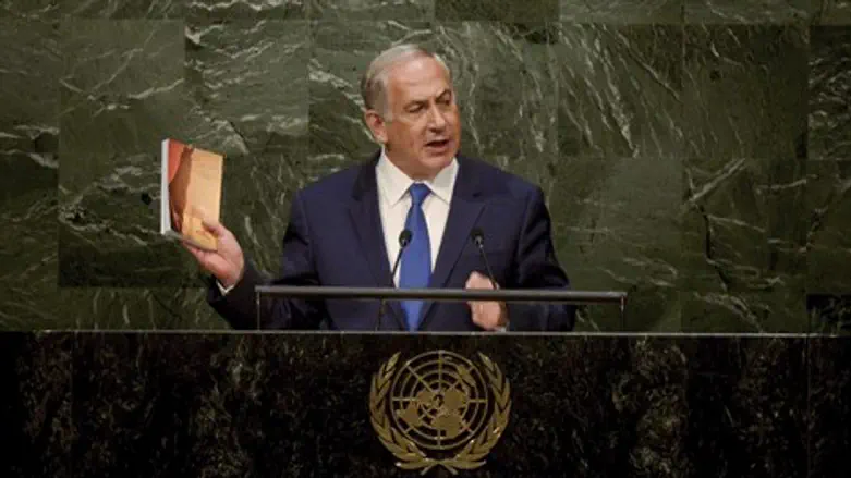 פיסות השיש הקטנות יחסית הללו נותנות תחושה של משהו זול. של אריחים שקונים במכולת