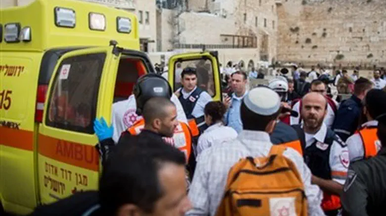 Lion's Gate stabber and victim evacuated at Kotel Plaza
