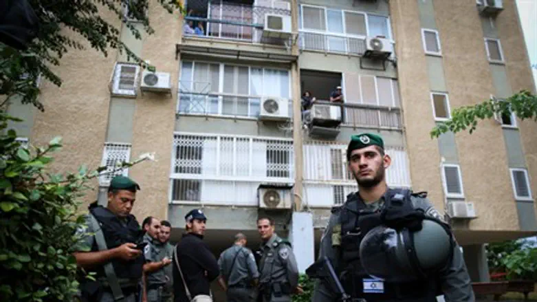 Бойцы МАГАВа возле дома Лиат Оханы