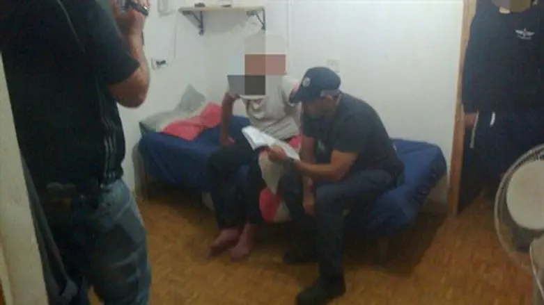 Giving out administrative detention (file)