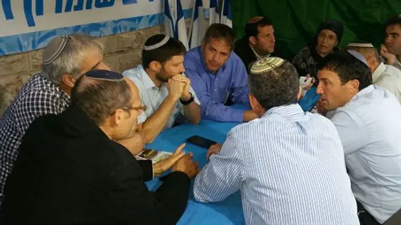 В палатке протеста