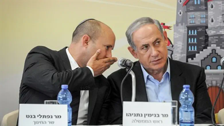 חש מגמת שינוי. בנט עם נתניהו