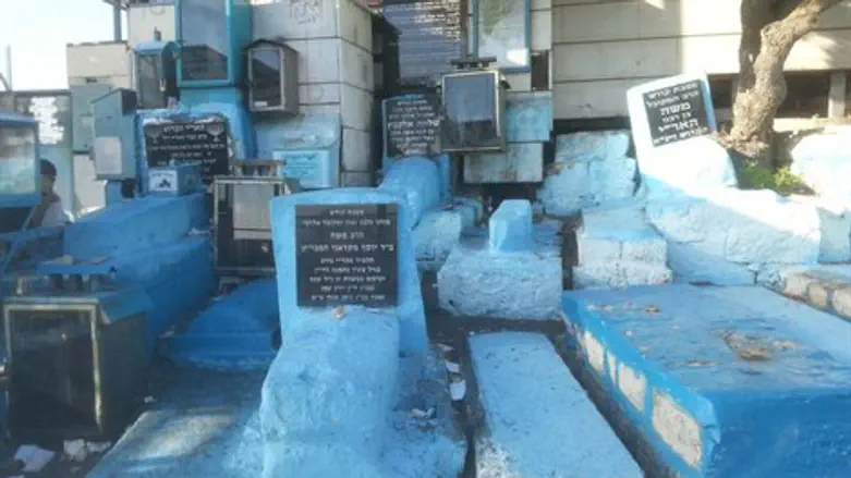 מה מתחת למצבה הריקה