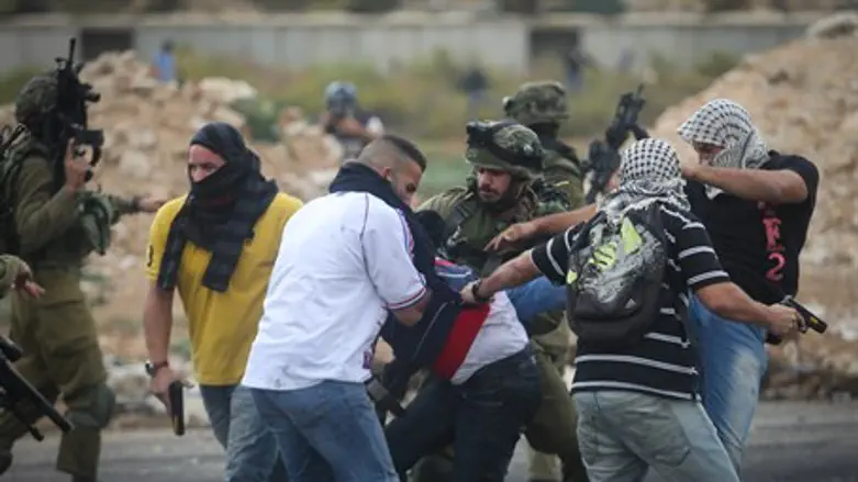 Mista'aravim outside Beit El