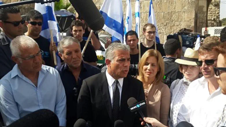 לפיד בסיור. היום