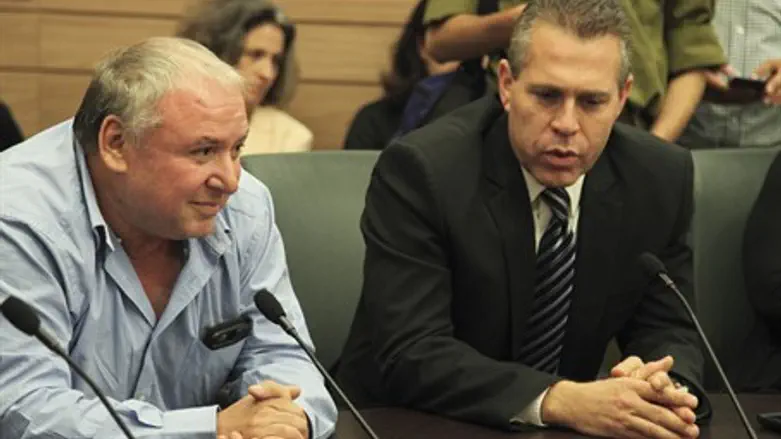 Gilad Erdan, Dudi Amsalem at Interior Committee (file)