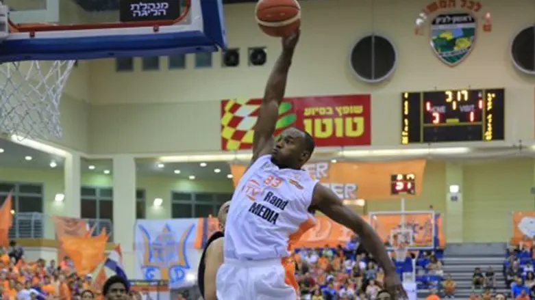 כריס רייט מראשל"צ, בדרך לעוד סל מוצלח, הערב