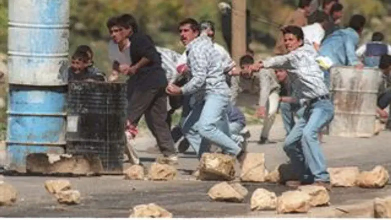 יידוי אבנים. ארכיון