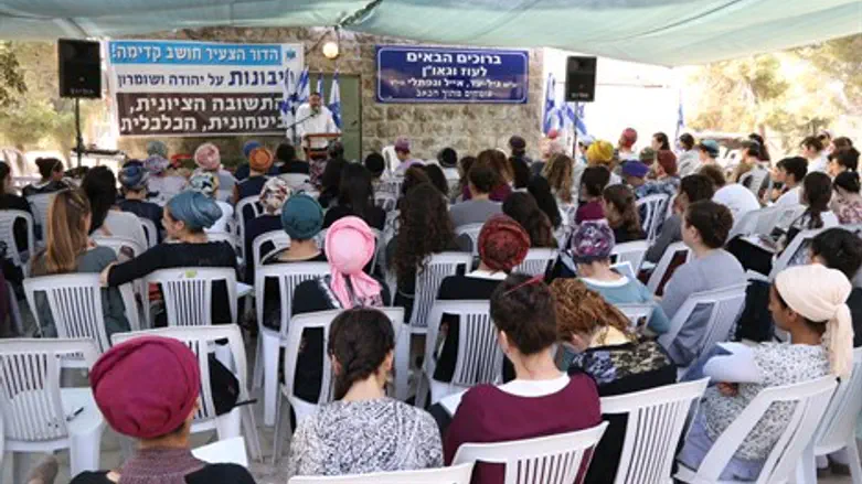 ההתמודדות מתחילה בנו. הרב אתרוג ביום העיון