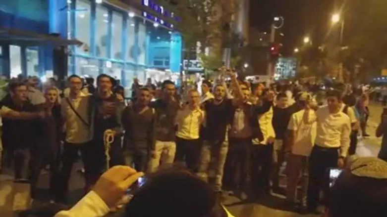 Гимн в ответ на теракт