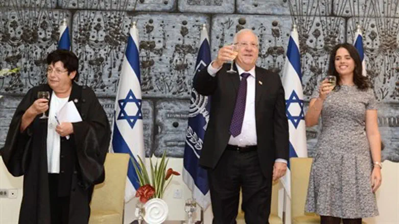 השבעת השופטים. היום