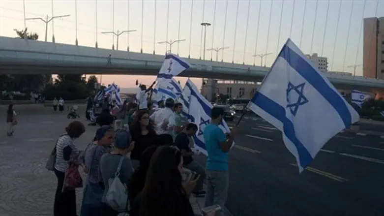 בגשר המיתרים