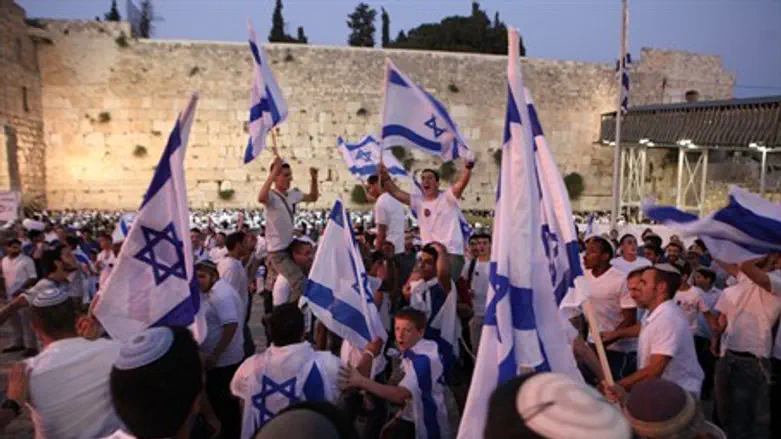 Israeli flags at the Kotel (illustration)