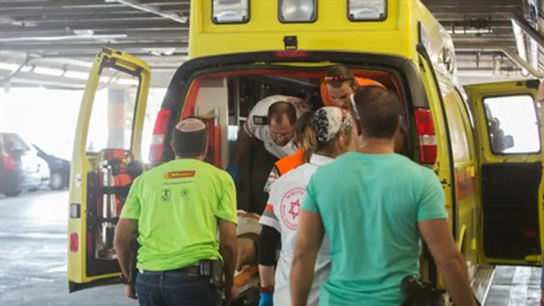 Раненый солдат доставлен в "Шаарей Цедек"