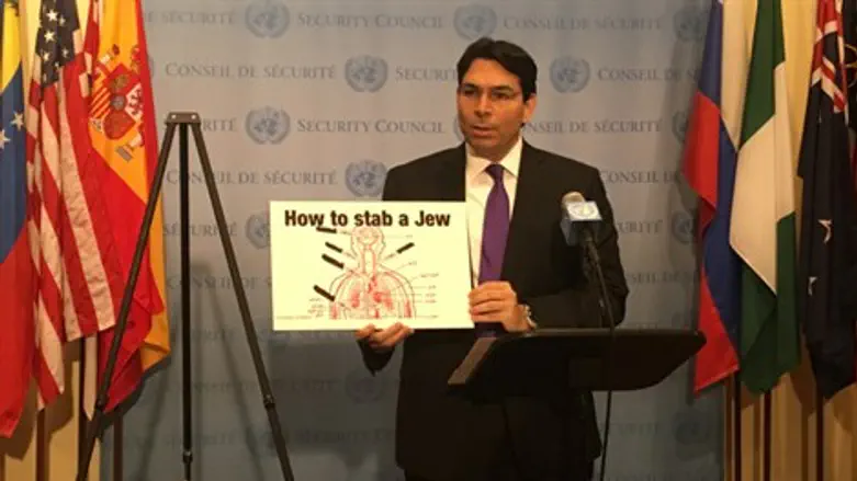 דנון, במסיבת העיתונאים הראשונה בתפקידו