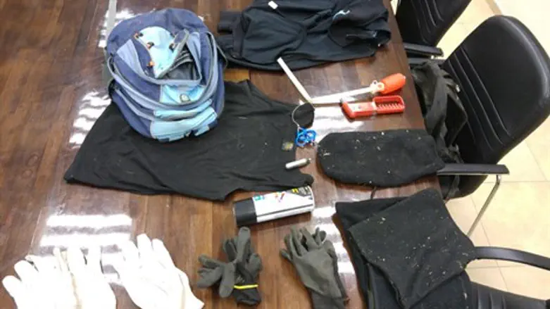 תכולת התיק שנתפס אצל החשוד