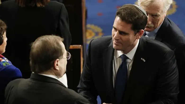 Dermer shakes US Congressman's hand