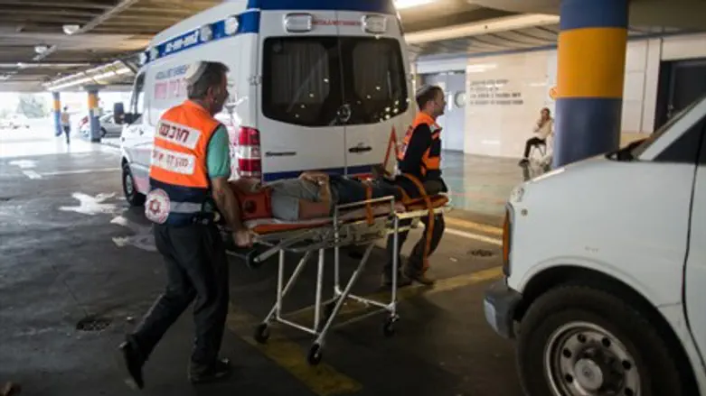 Terror victims brought to Shaarei Tzedek, October 2015