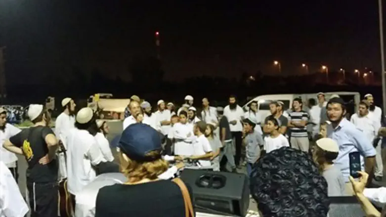 Акция протеста перед тюрьмой