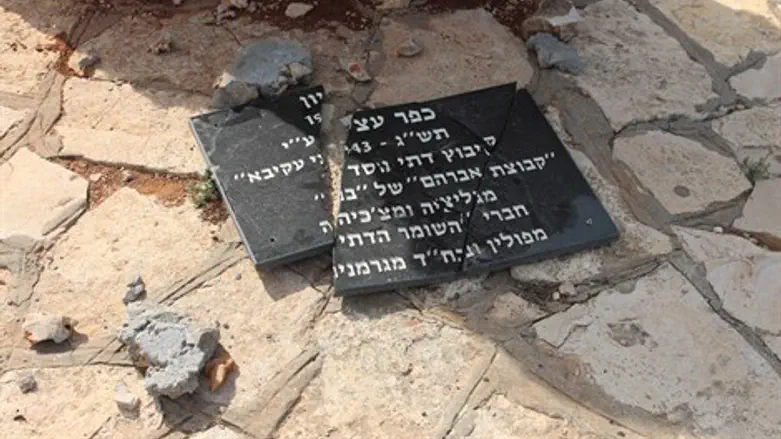 האנדרטה שחוללה בכפר עציון