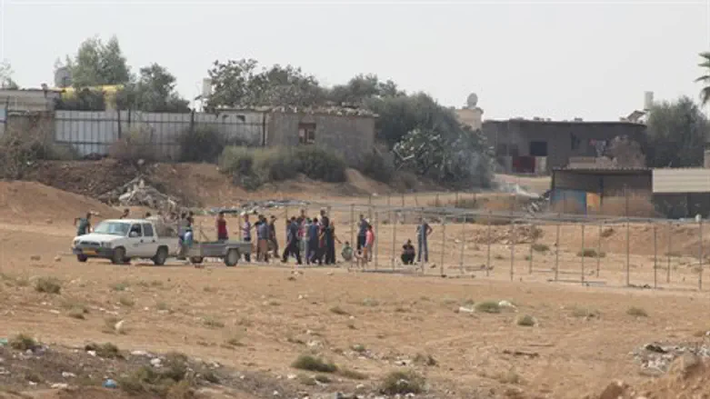 סוכת האבלים בהקמה