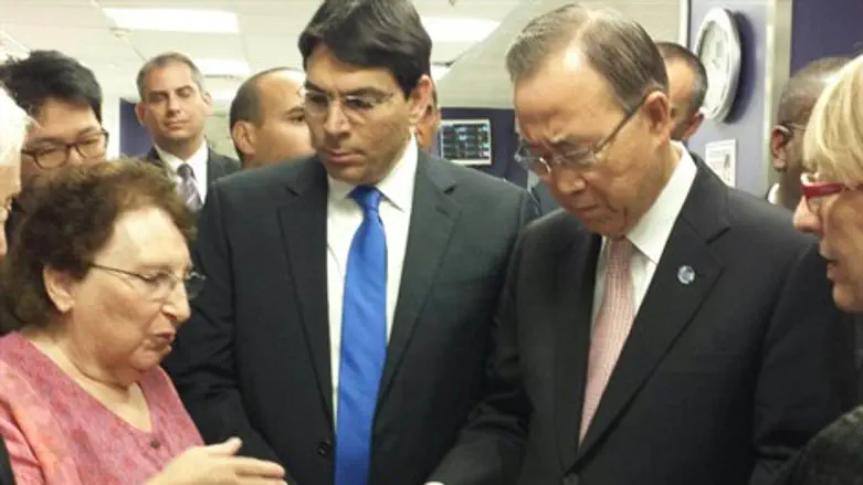 דנון ומזכ"ל האו"ם, במהלך הביקור