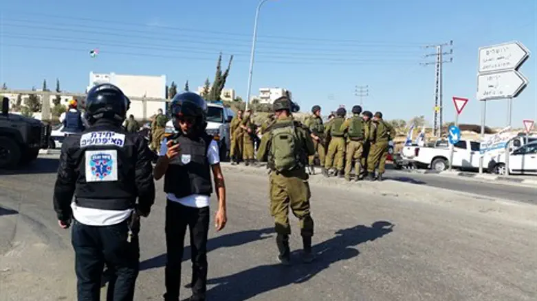 זירת הפיגוע בכיכר אדם