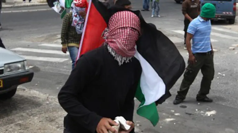 "Каменная атака". Иллюстрация