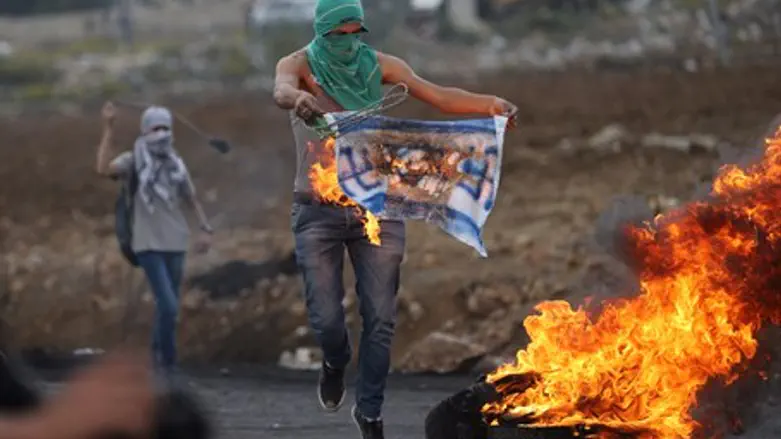 Palestinian Arabs riot outside Beit El (illustrative)