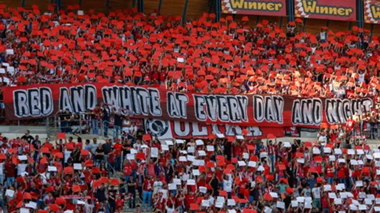 אוהדי באר שבע. האליפות עוברת באצטדיונם הערב