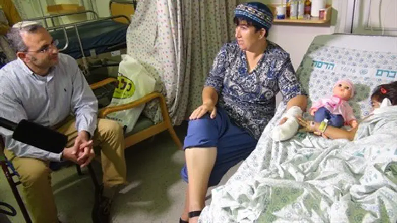 Shai Alon visits 3-year-old Tahel Sofer