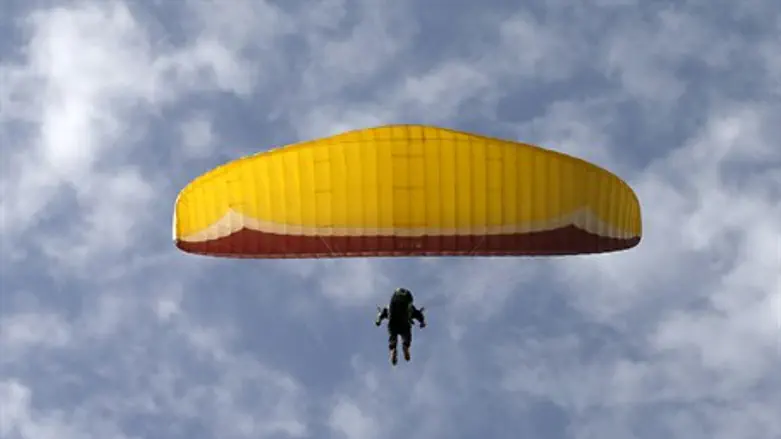 Paraglider (illustration)