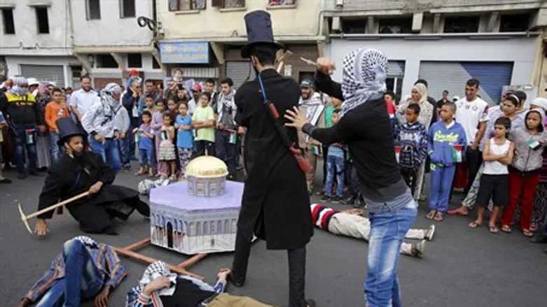 'Jew' gets 'stabbed' in Morocco protest